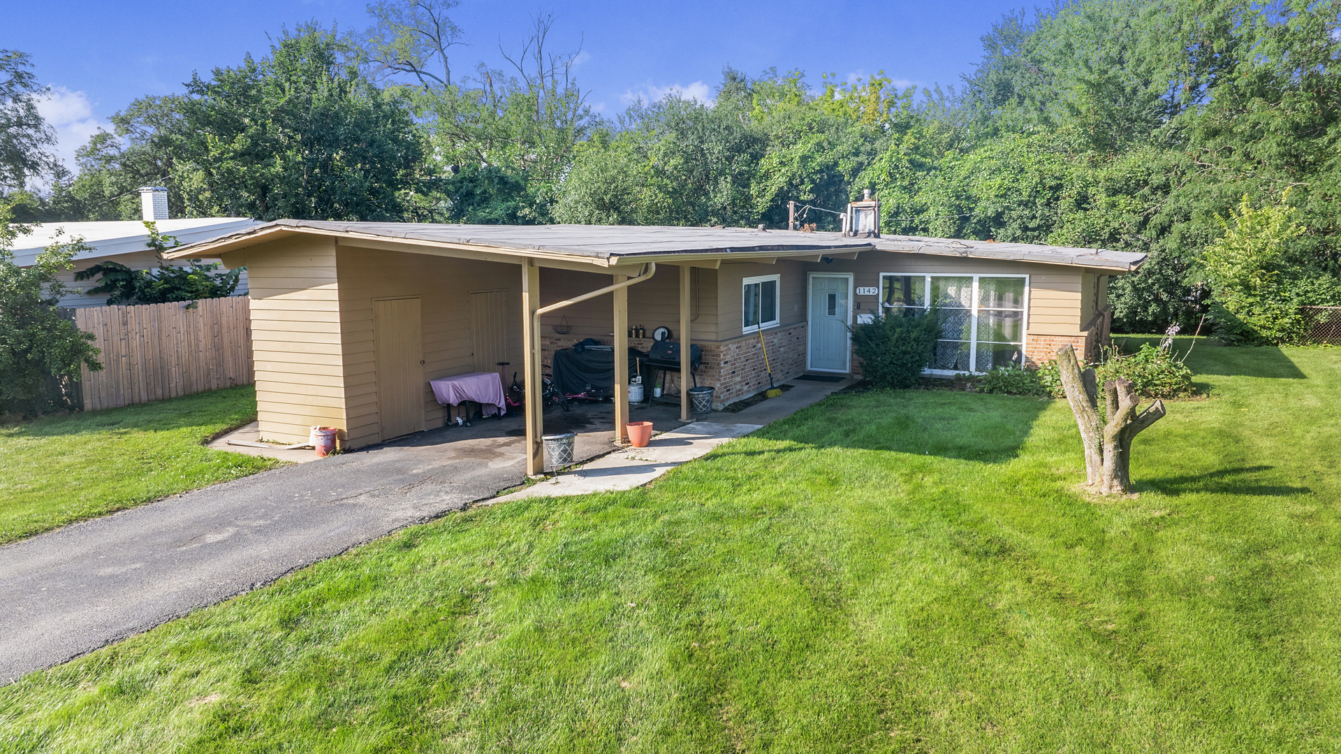 1142 Parkview Avenue Property Photo 1