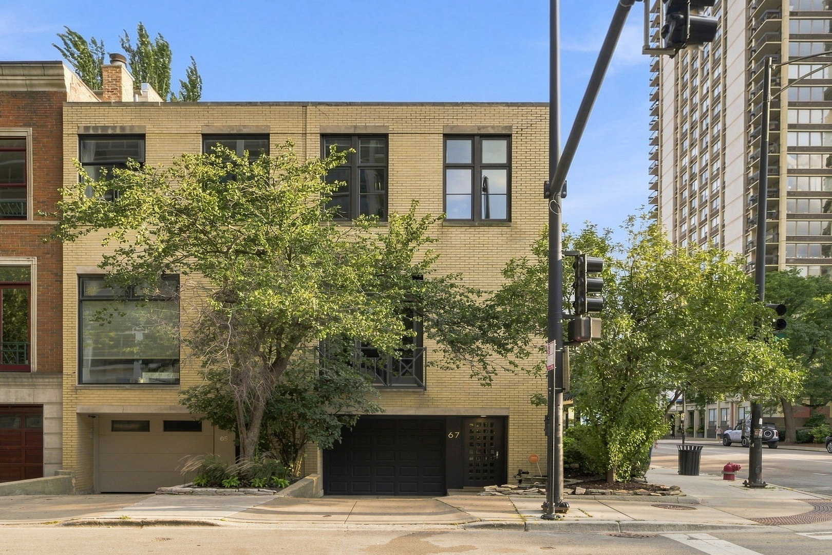 67 W Schiller Street Property Photo 1