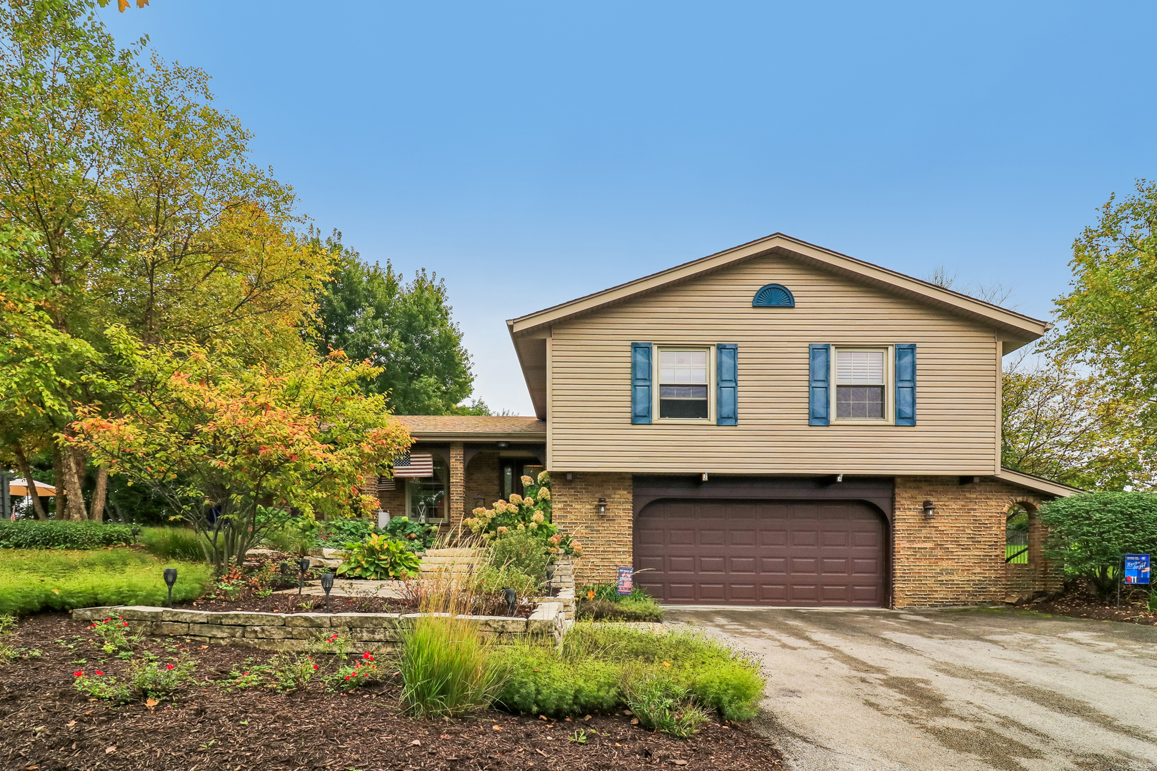 6s561 Bridlespur Drive Property Photo 1
