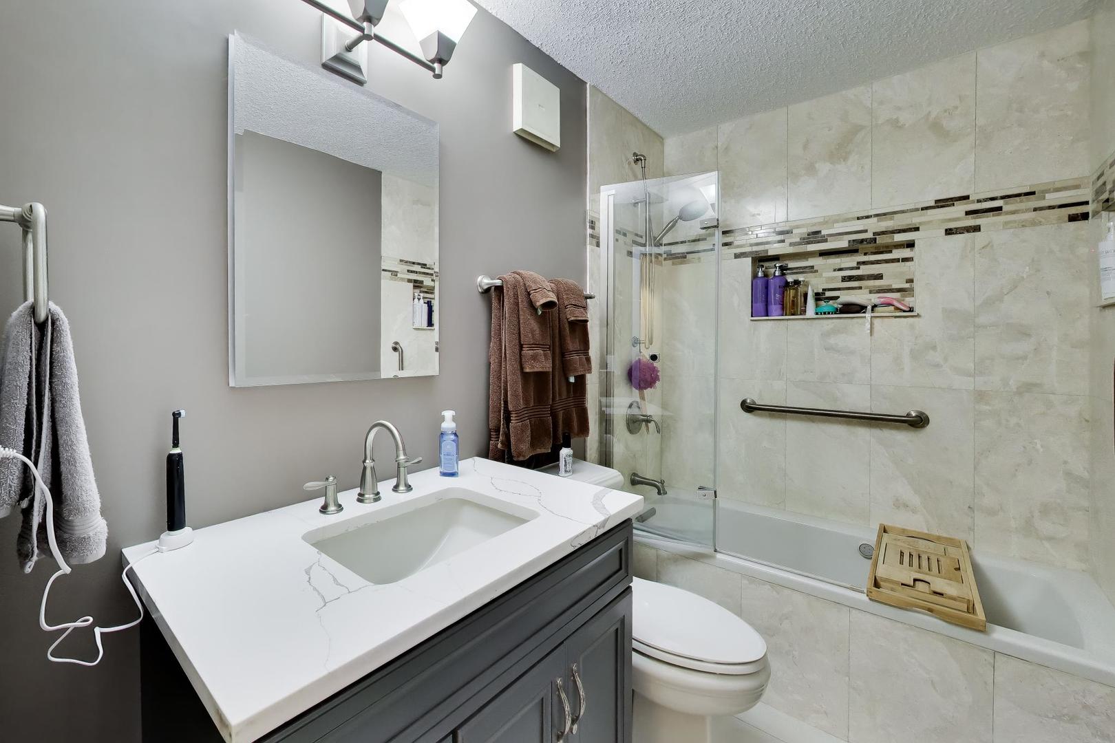 111 W Maple Street 2902 Property Photo 12