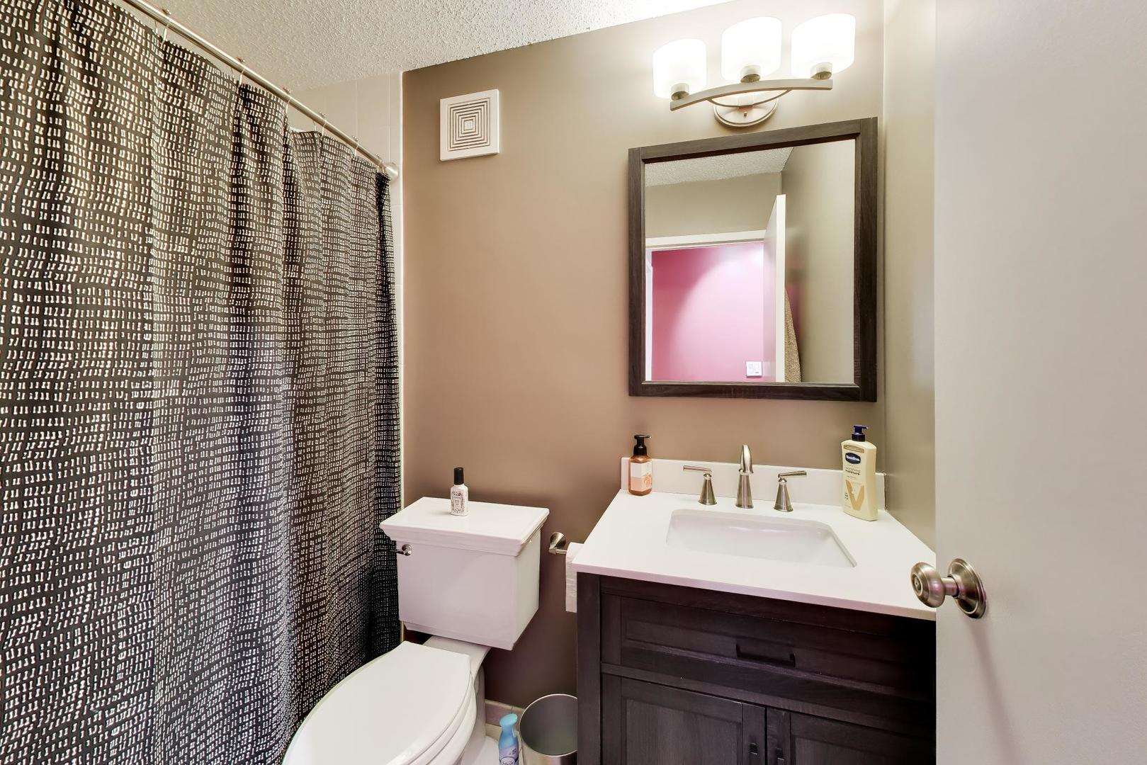111 W Maple Street 2902 Property Photo 16