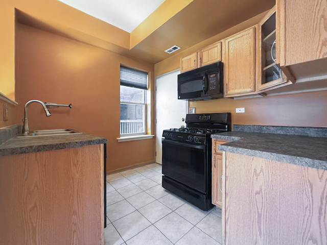 2317 E 70th Place 111w Property Photo 6