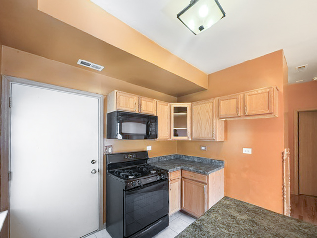 2317 E 70th Place 111w Property Photo 8