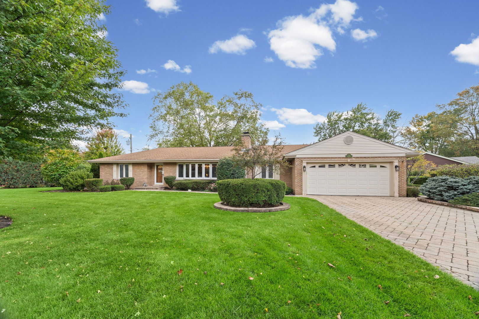 1102 W Burgoyne Road Property Photo 1