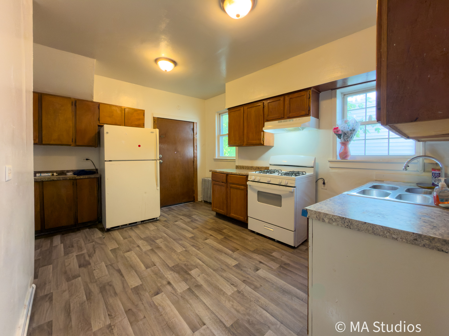 1833 Hartrey Avenue Property Photo 10