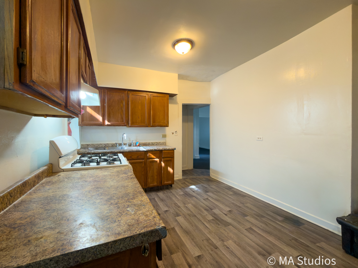 1833 Hartrey Avenue Property Photo 11