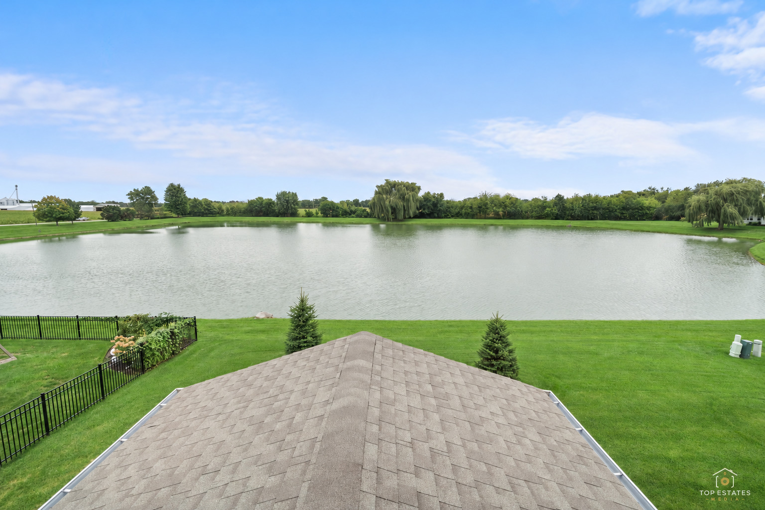 695 Kentshire Circle Property Photo 4