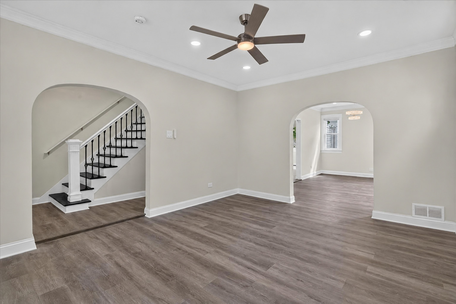 543 N Leclaire Avenue Property Photo 10