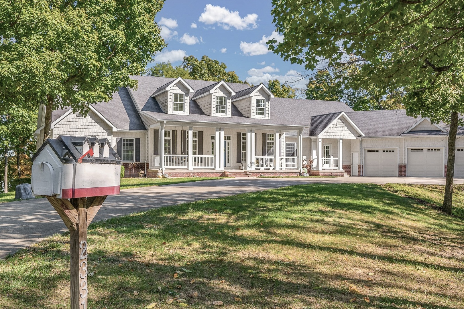 2331 Du Claire Road Property Photo 1