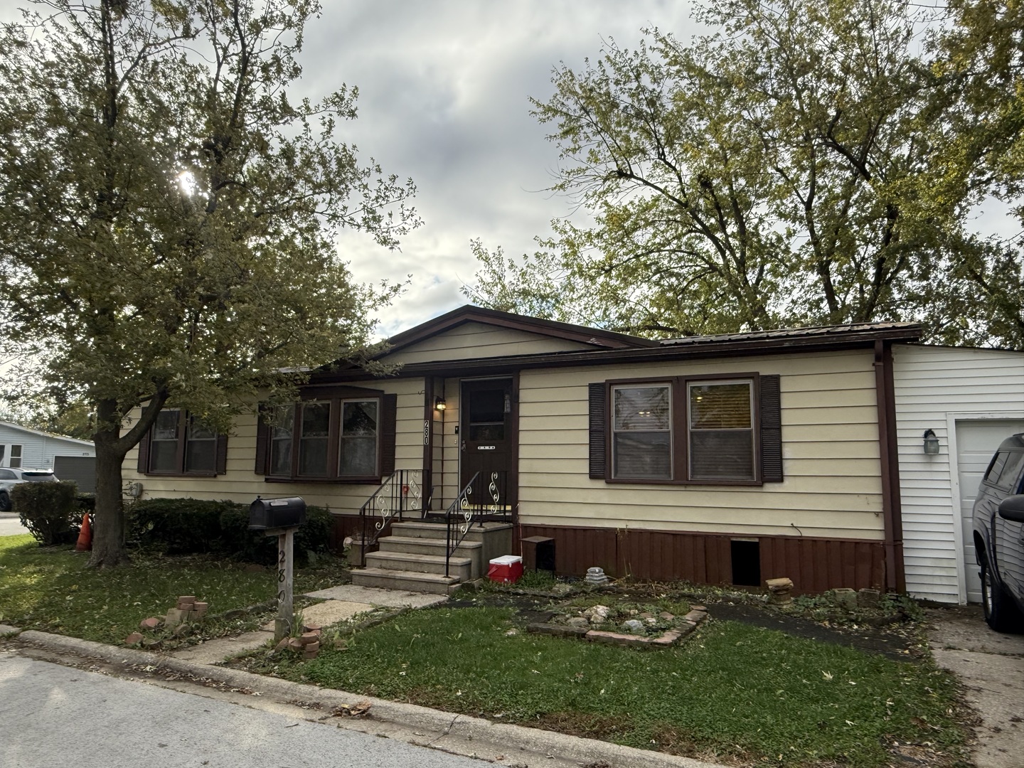 280 Blackthorn Road Property Photo 1