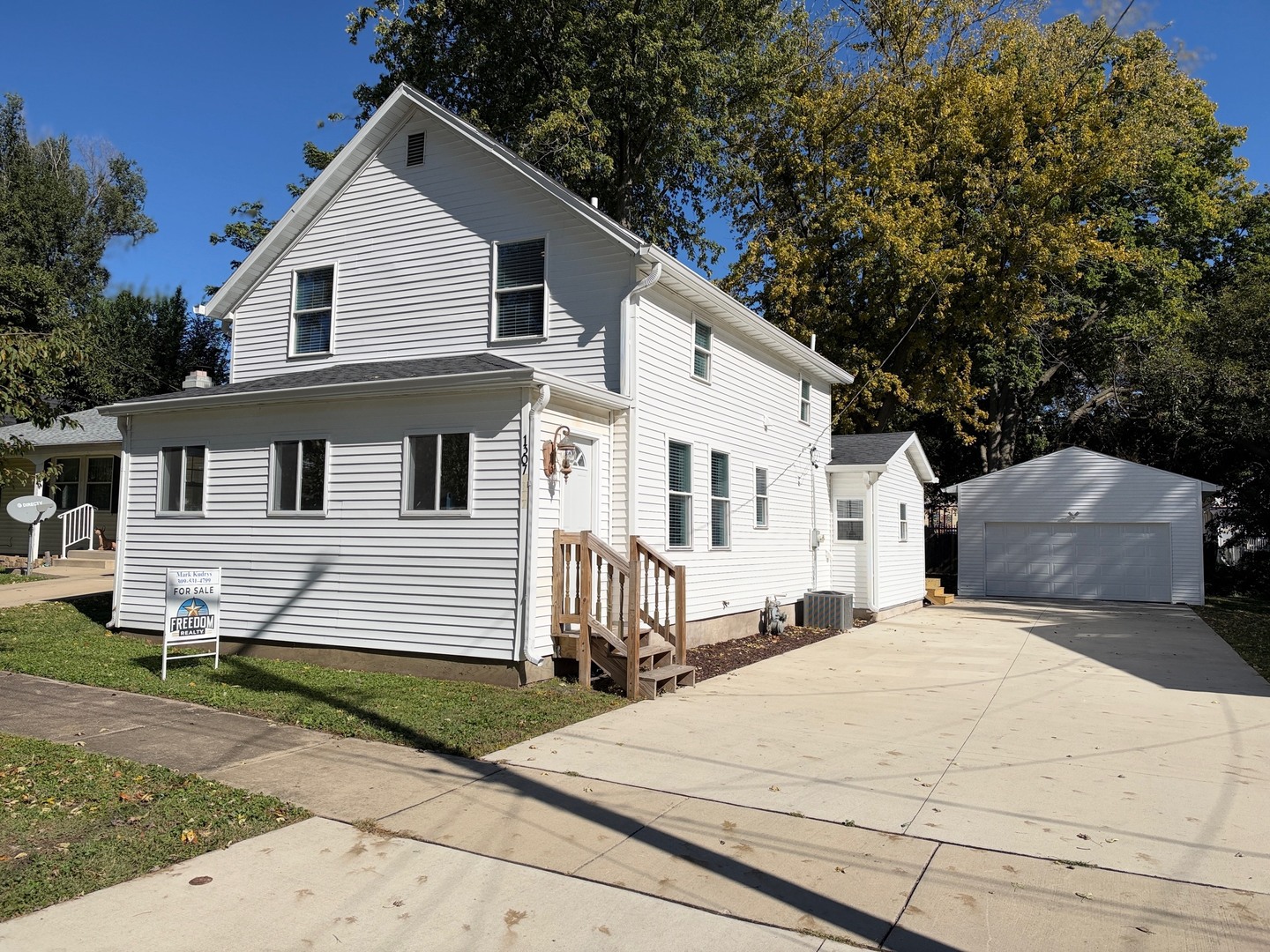 1307 N Oak Street Property Photo 1