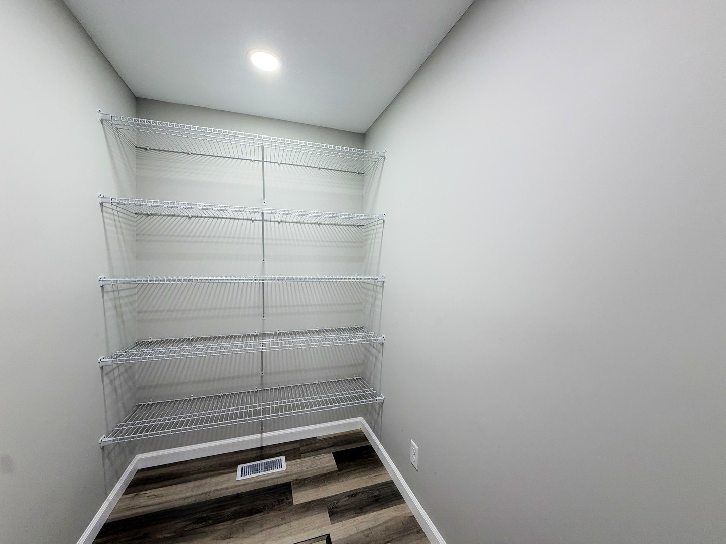506 W Lincoln Avenue Property Photo 17