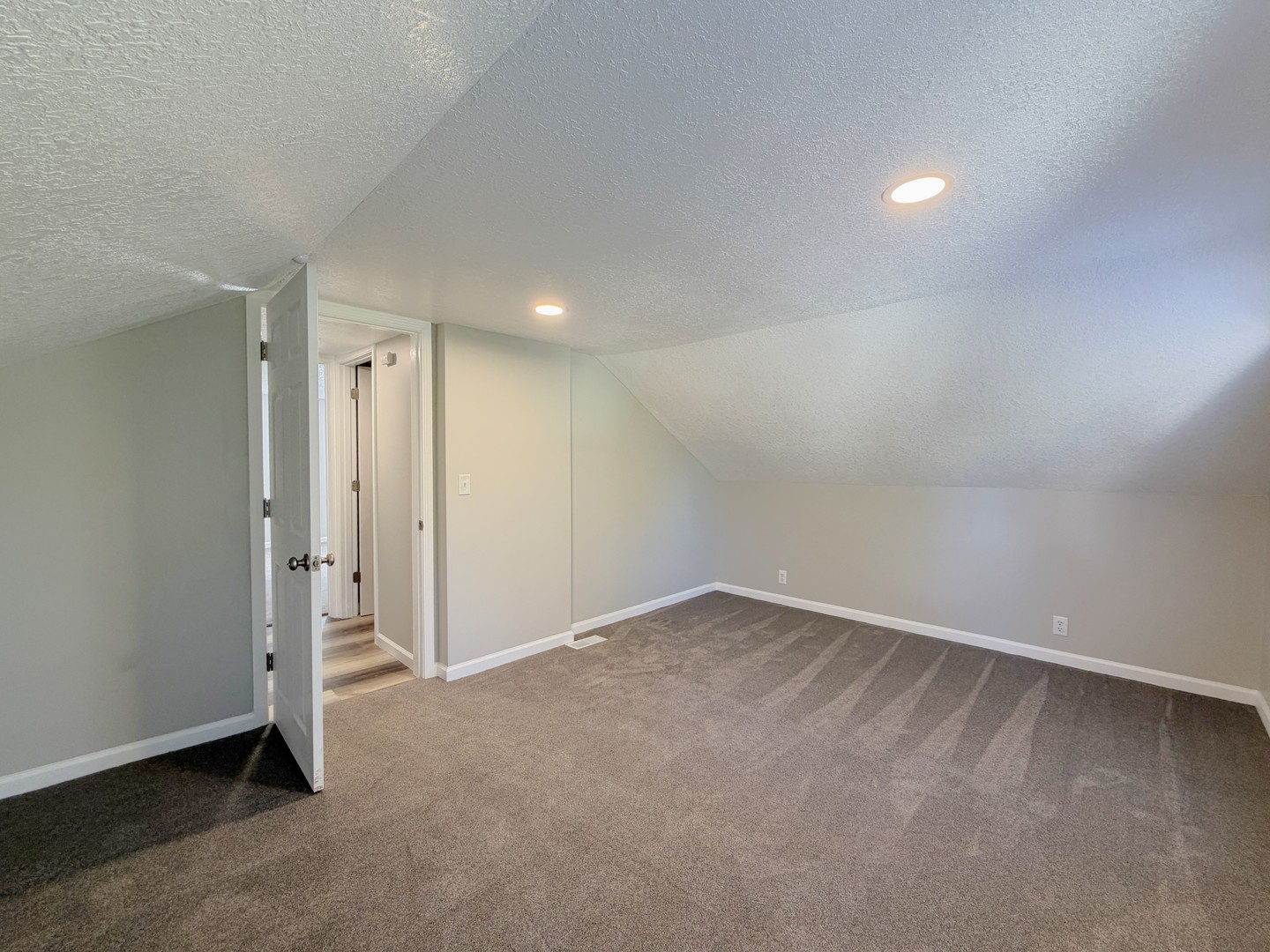 506 W Lincoln Avenue Property Photo 25
