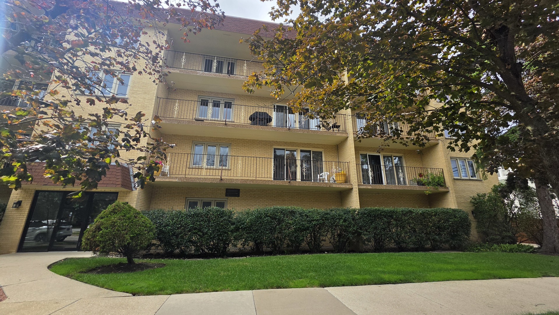 6300 W Montrose Avenue 205 Property Photo 1