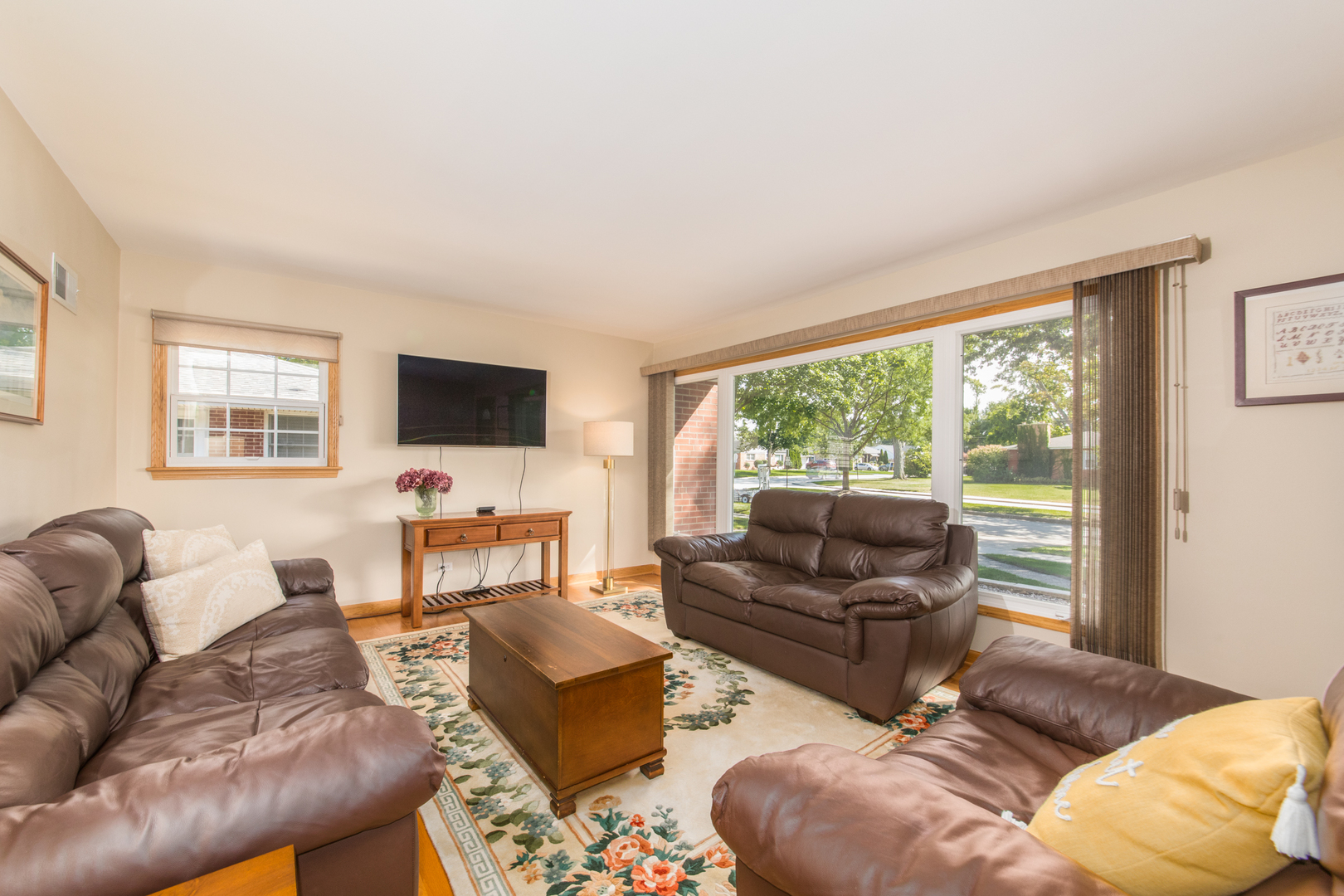 502 W Lonnquist Boulevard Property Photo 3