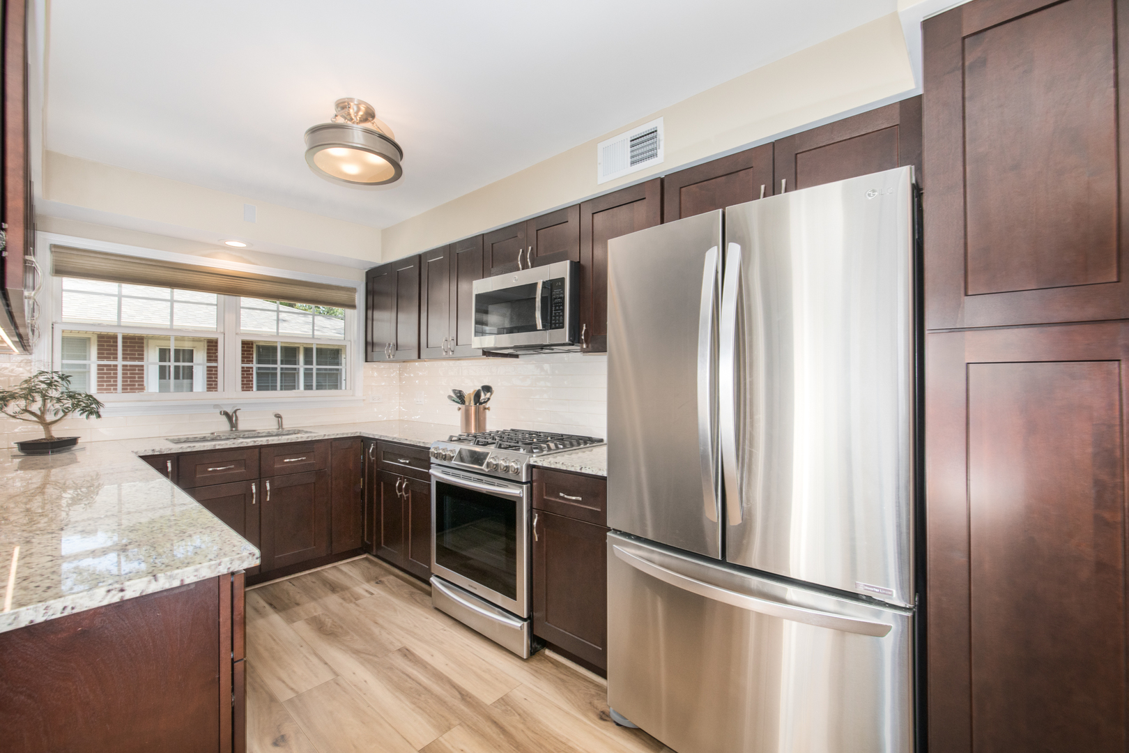 502 W Lonnquist Boulevard Property Photo 6