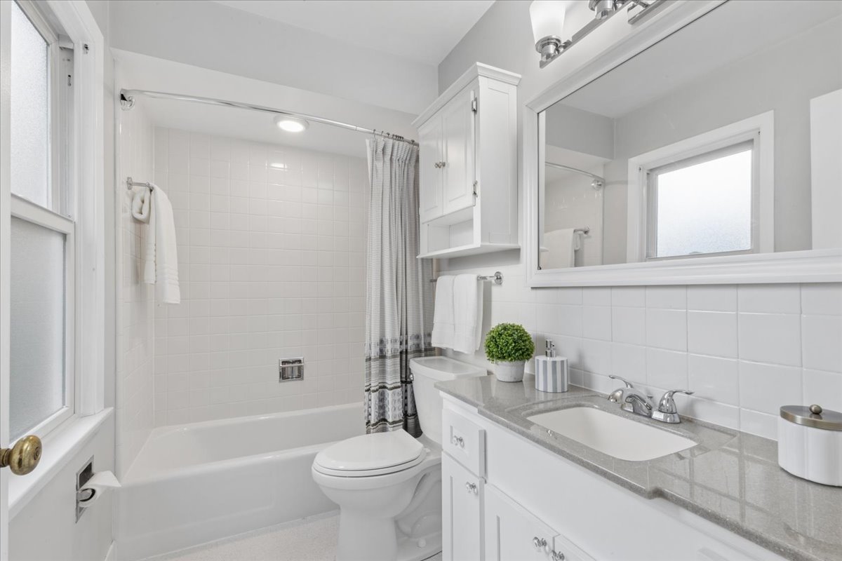 3605 Thayer Street Property Photo 17