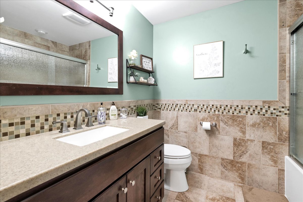 312 N Thornwood Drive Property Photo 17