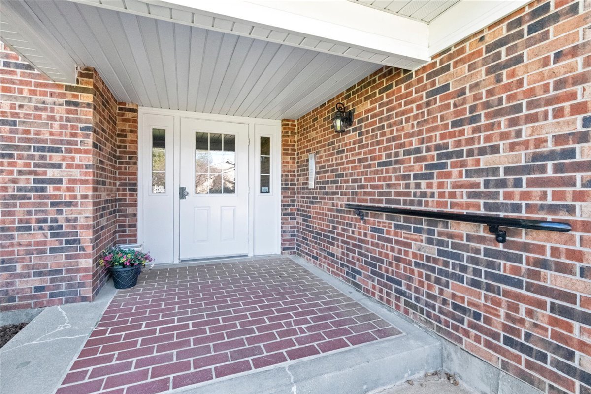 312 N Thornwood Drive Property Photo 23