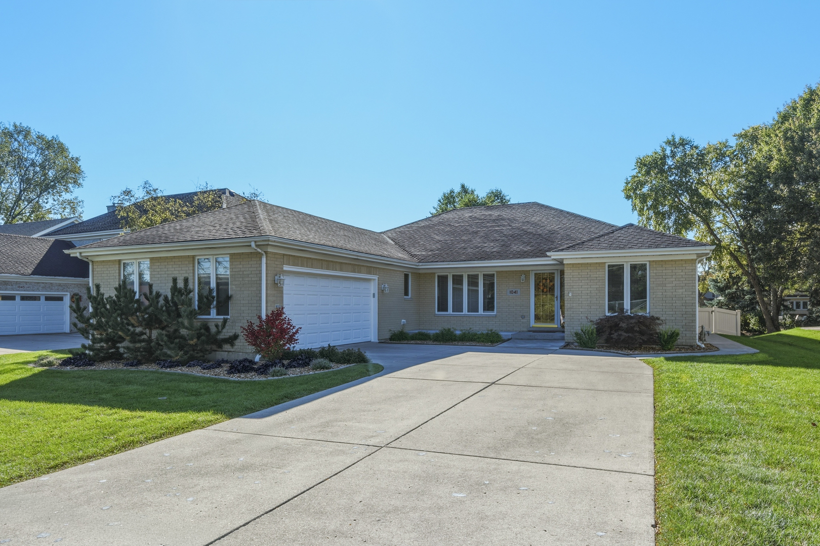 1041 E Thomas Street Property Photo 1