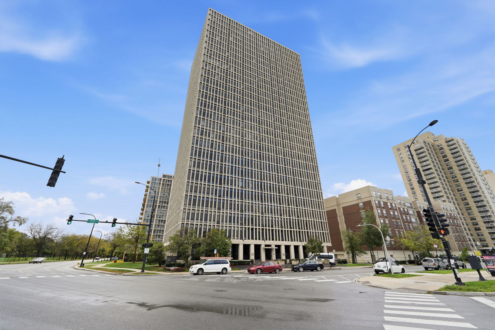6700 S South Shore Drive 2g Property Photo 1