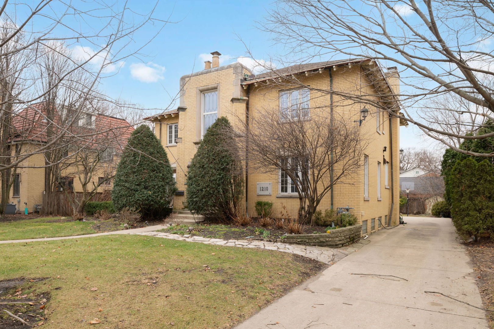 1210 William Street Property Photo 3