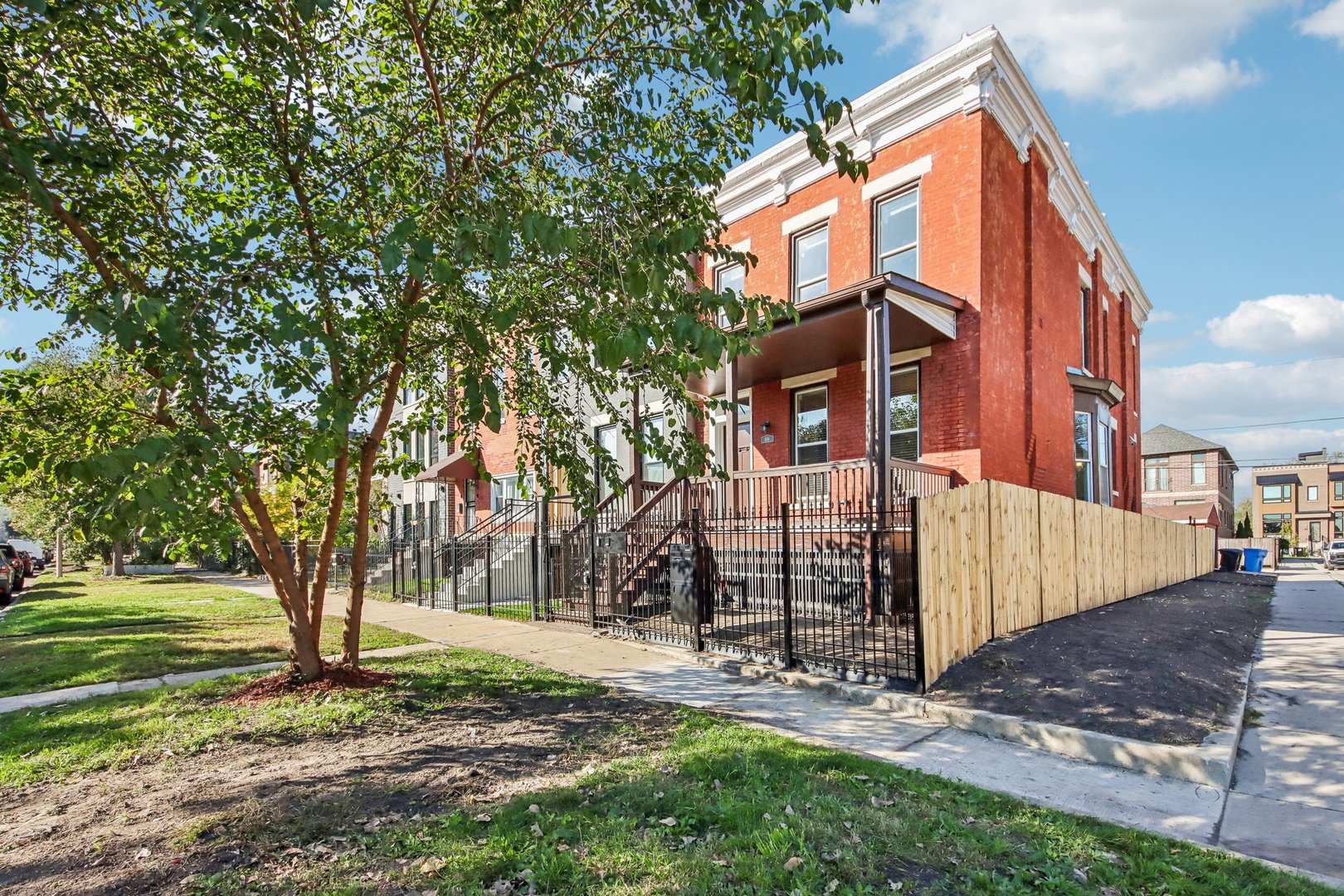656 E Bowen Avenue Property Photo 4