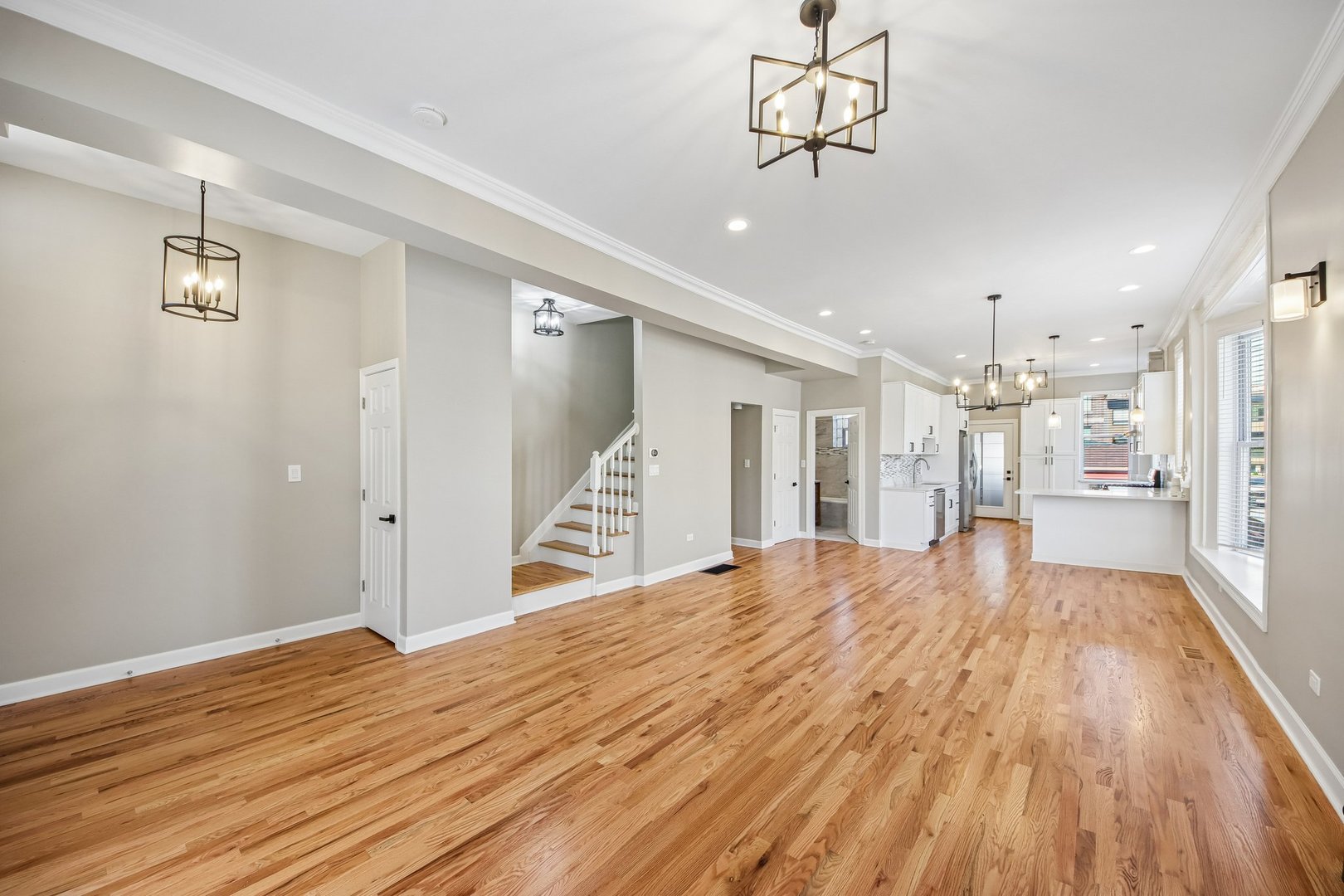 656 E Bowen Avenue Property Photo 6