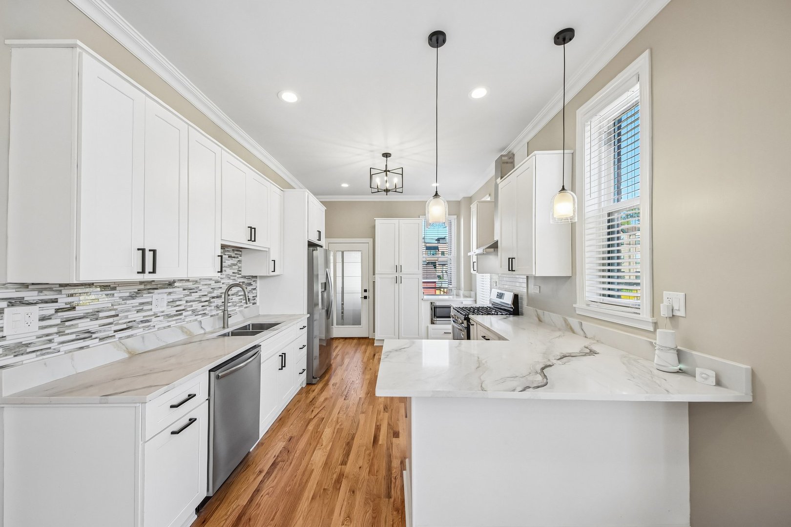 656 E Bowen Avenue Property Photo 10