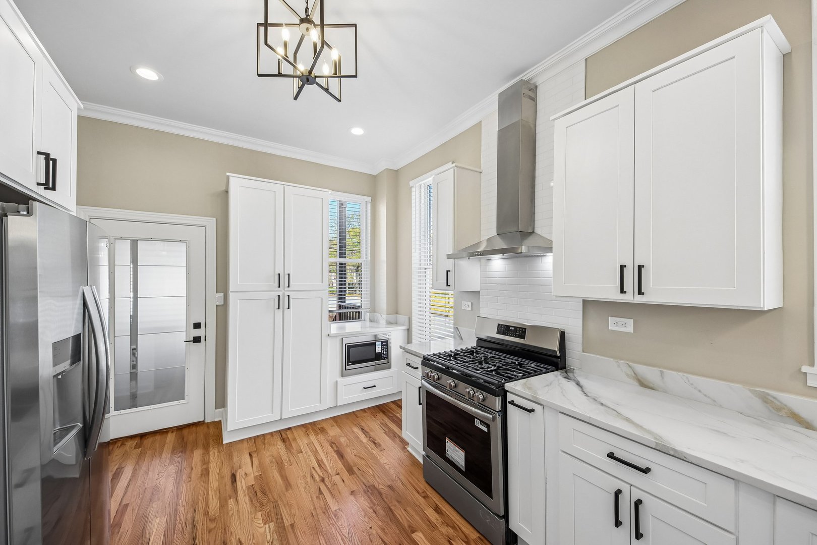 656 E Bowen Avenue Property Photo 11