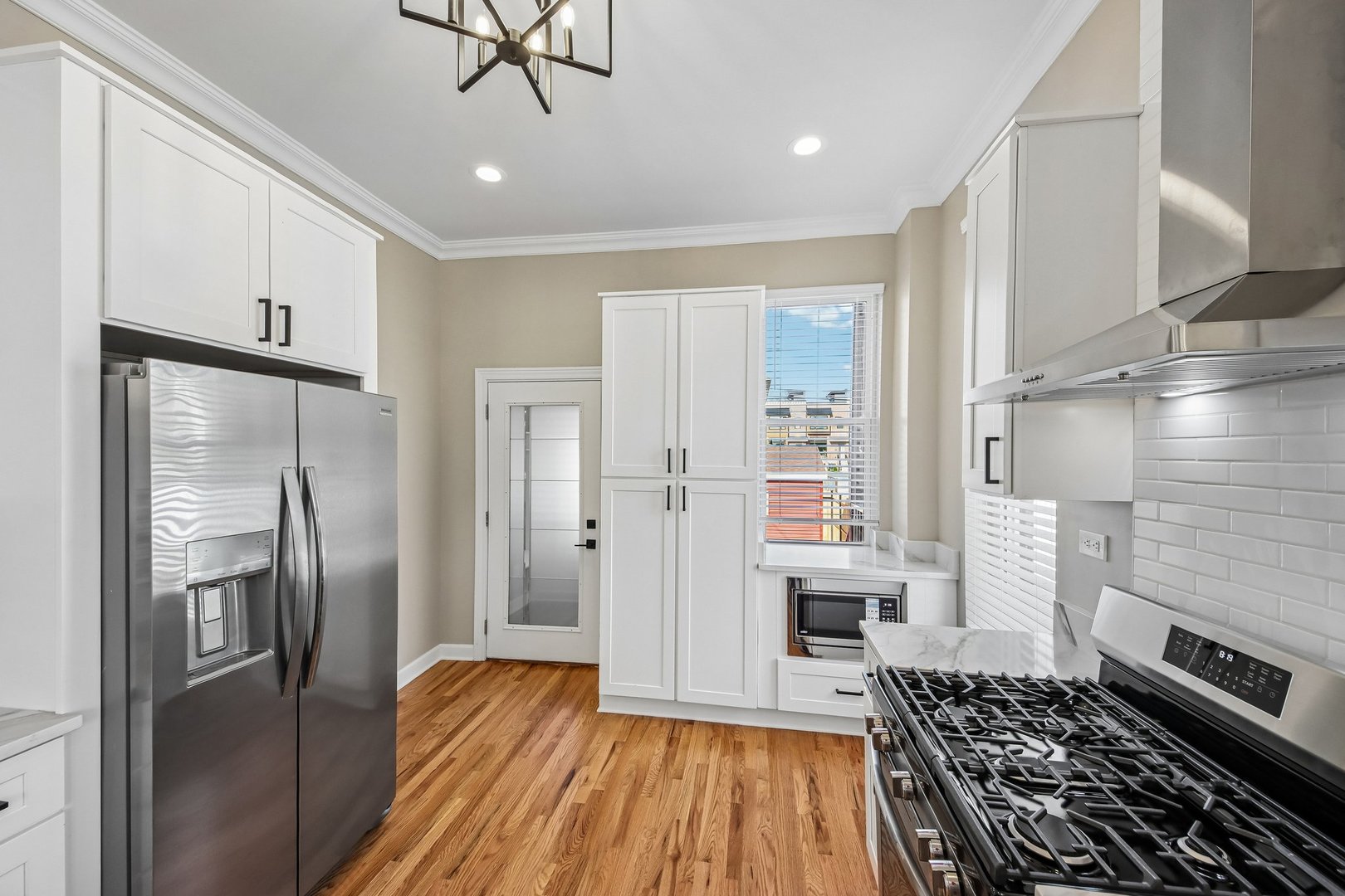 656 E Bowen Avenue Property Photo 12