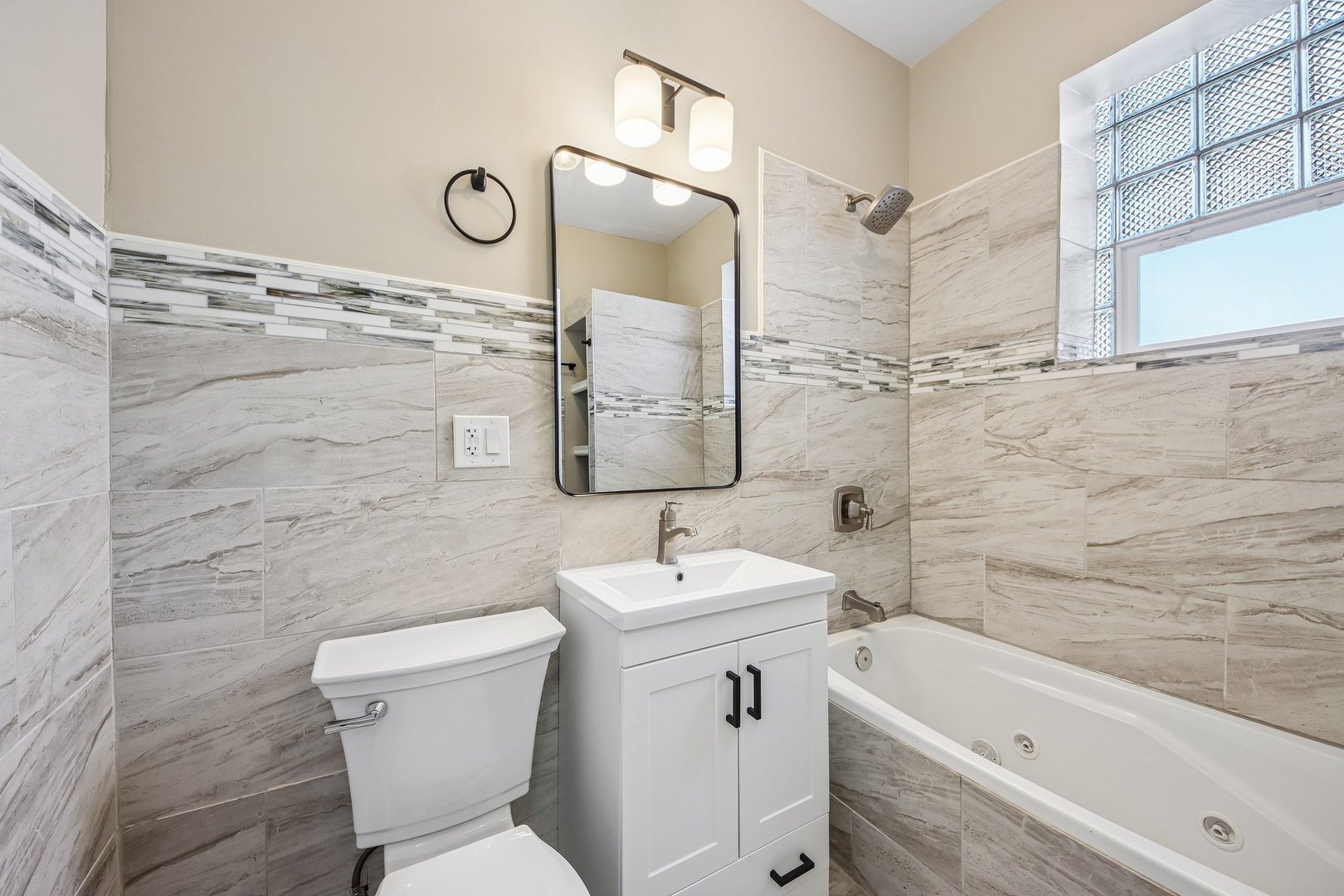 656 E Bowen Avenue Property Photo 16