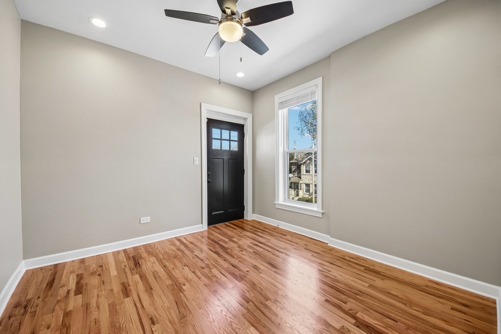 656 E Bowen Avenue Property Photo 18