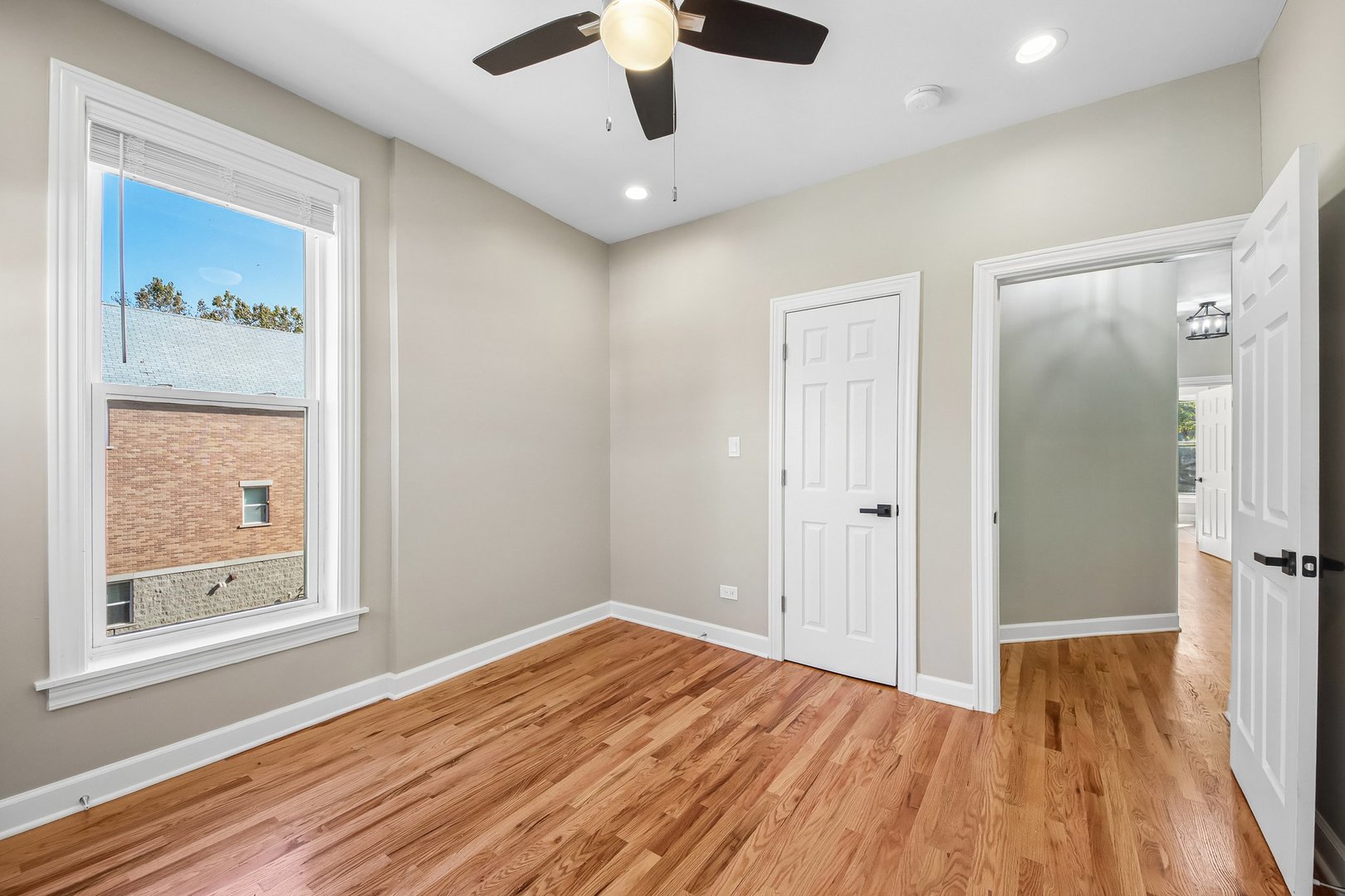 656 E Bowen Avenue Property Photo 19