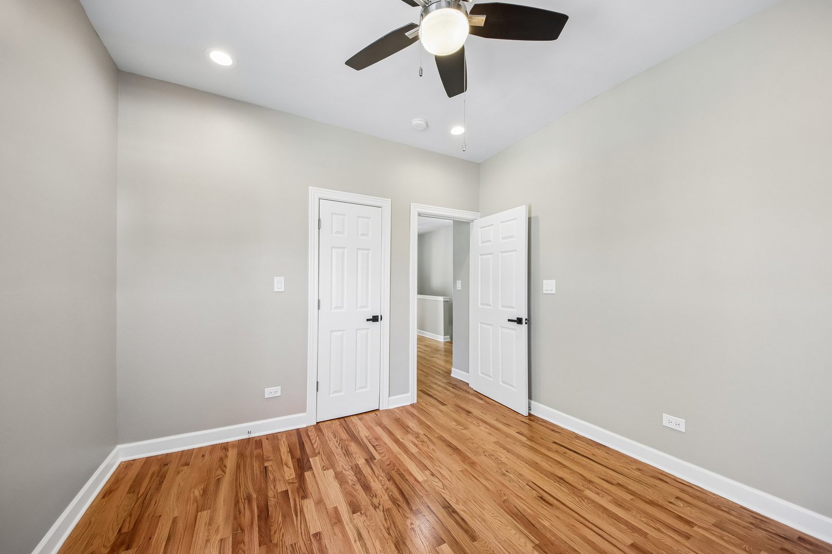 656 E Bowen Avenue Property Photo 20