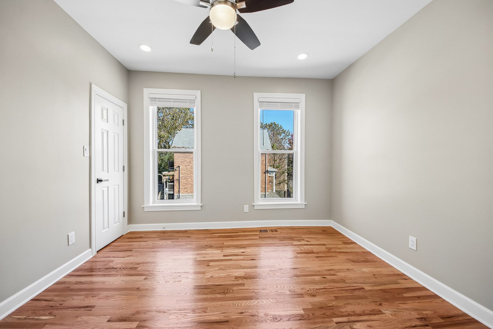 656 E Bowen Avenue Property Photo 21