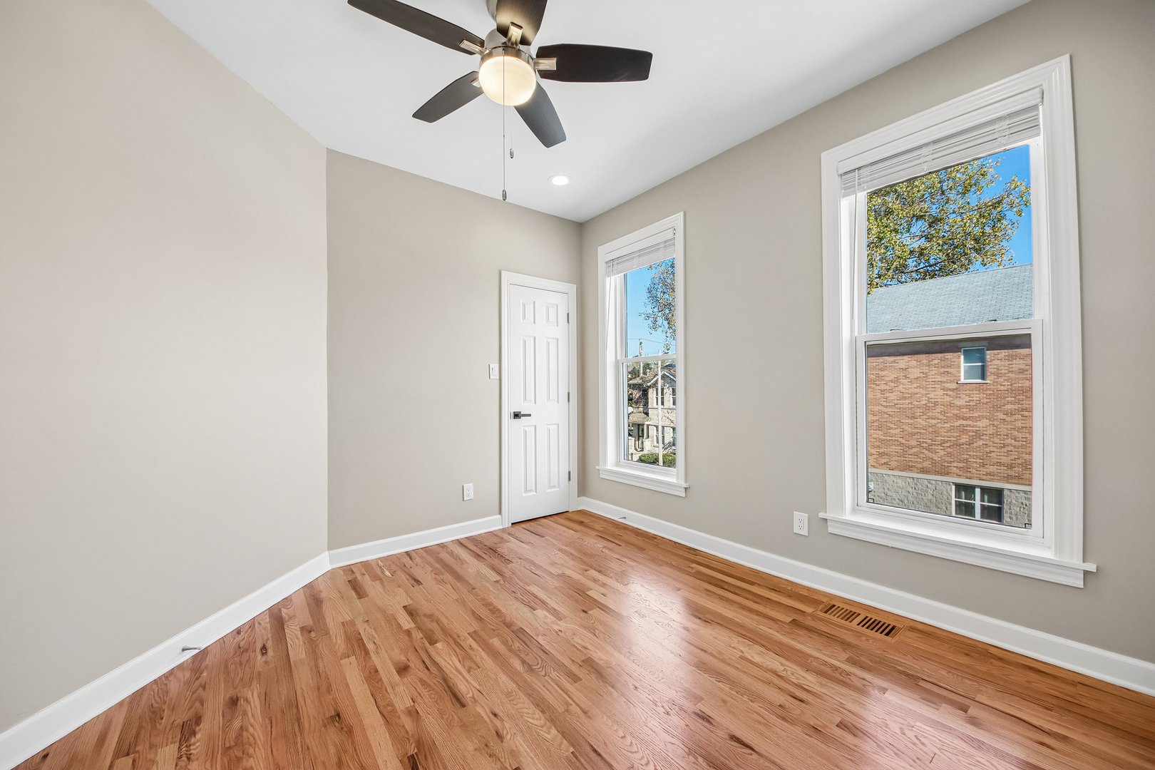 656 E Bowen Avenue Property Photo 22