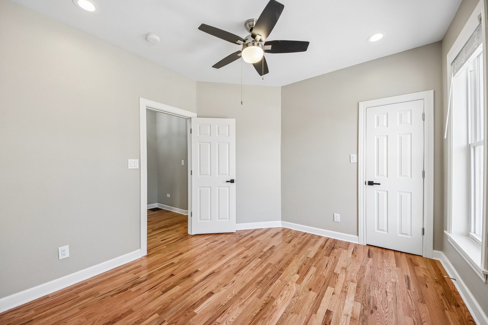 656 E Bowen Avenue Property Photo 23
