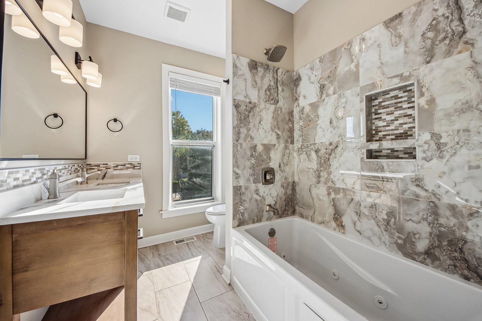 656 E Bowen Avenue Property Photo 25