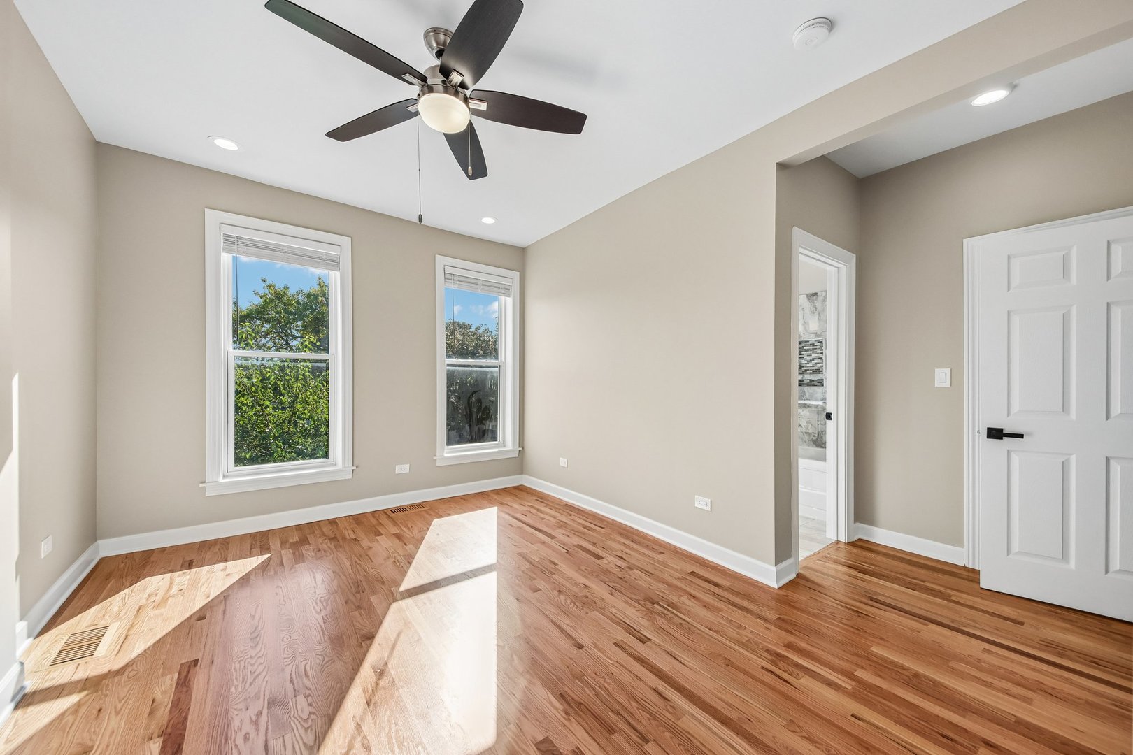 656 E Bowen Avenue Property Photo 29