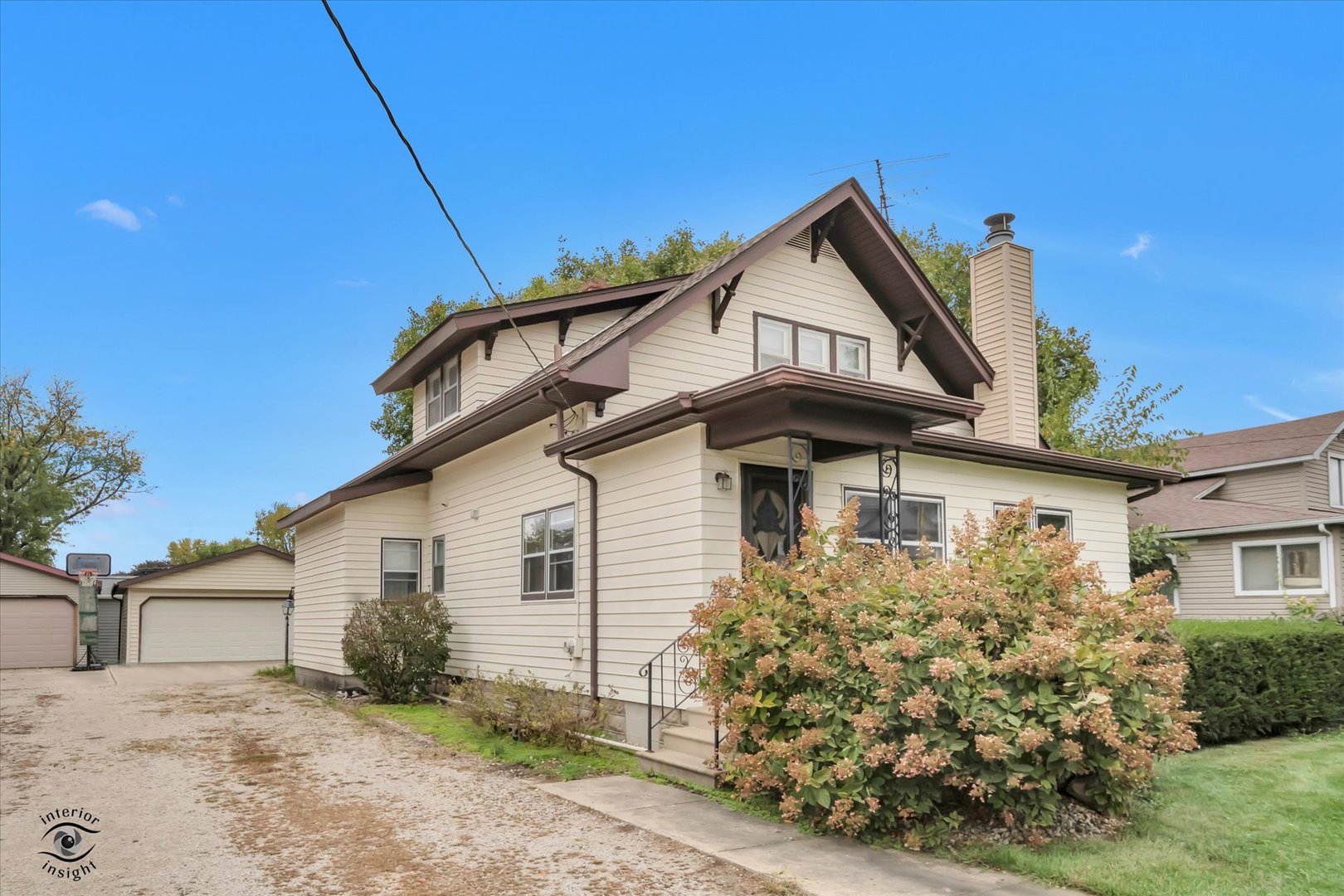 240 E Genessee Street Property Photo 1