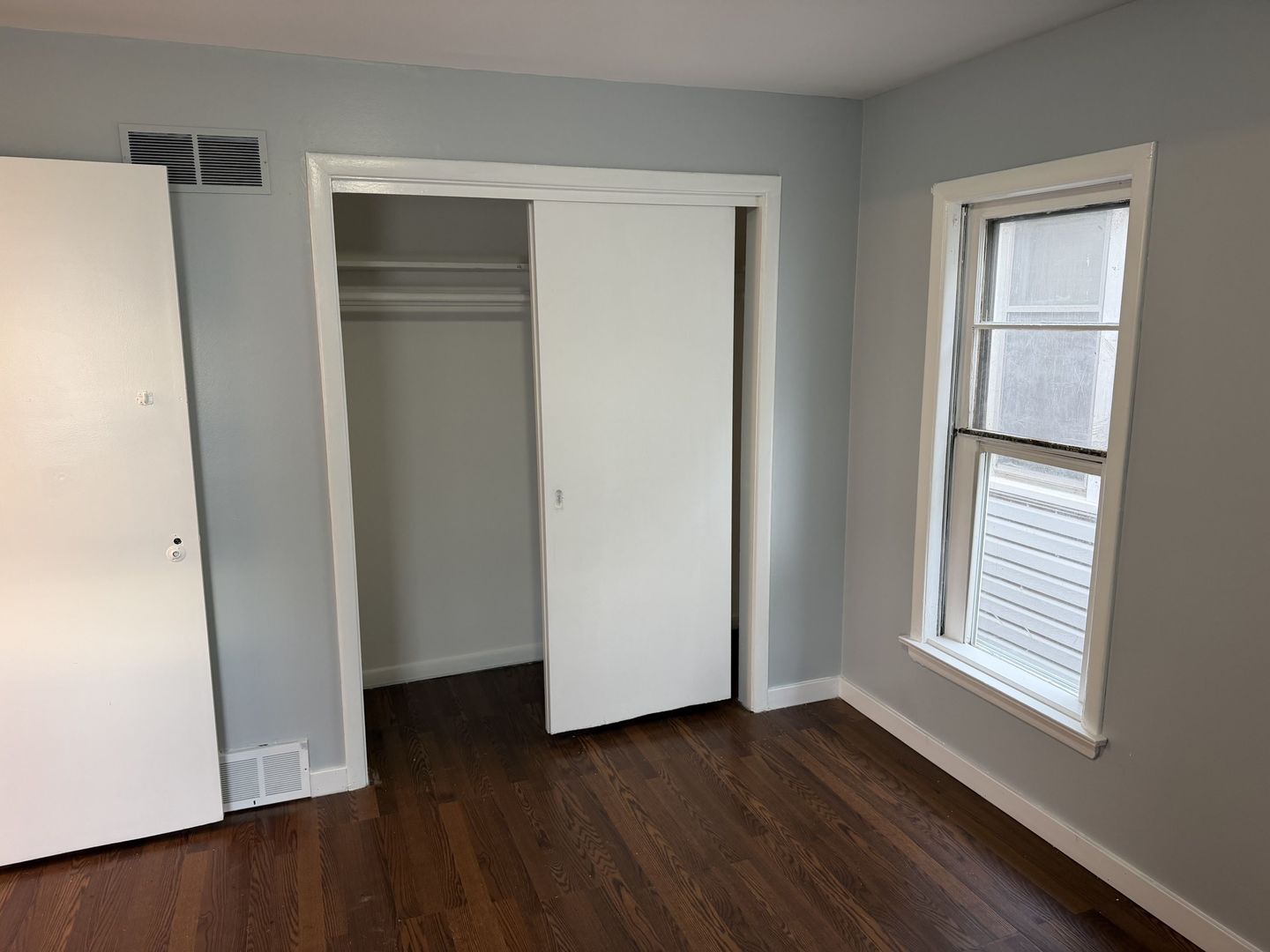 9438 S Champlain Avenue Property Photo 8