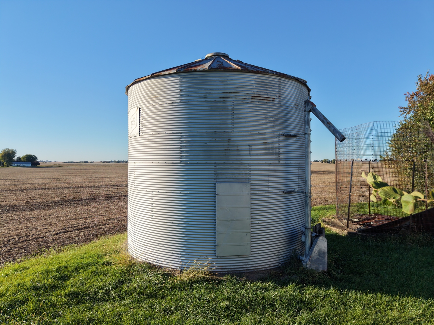 000 Angling Road Property Photo 6