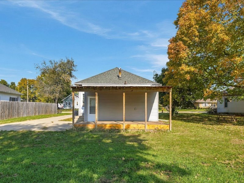 319 5th Street Property Photo 2