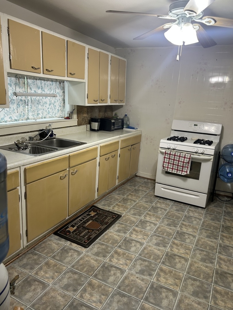 502 S Pierpont Avenue Property Photo 3