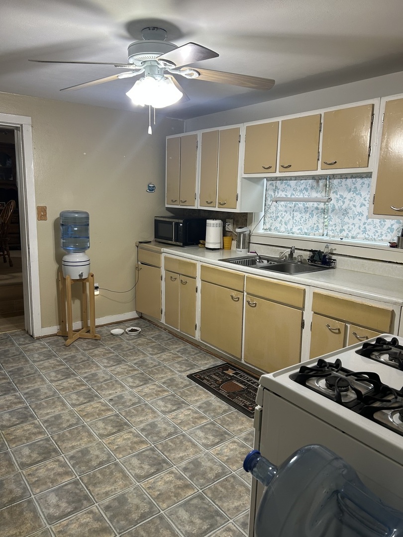 502 S Pierpont Avenue Property Photo 4