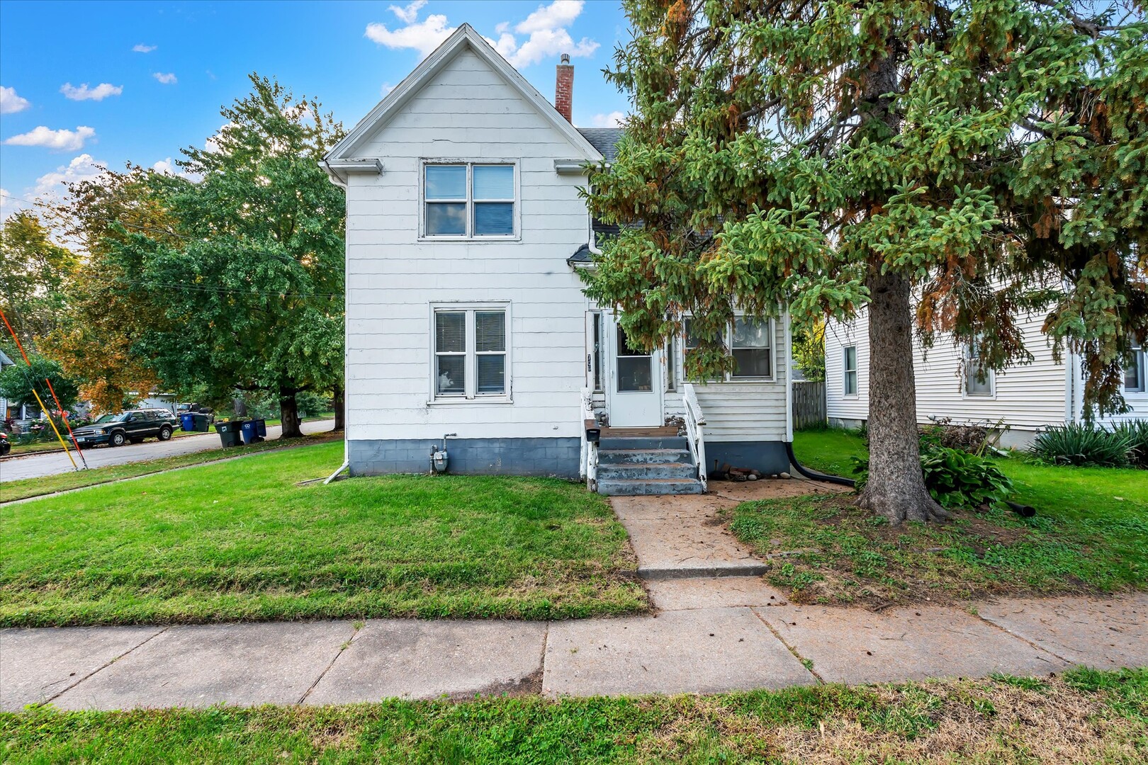 706 N Howell Street Property Photo 1