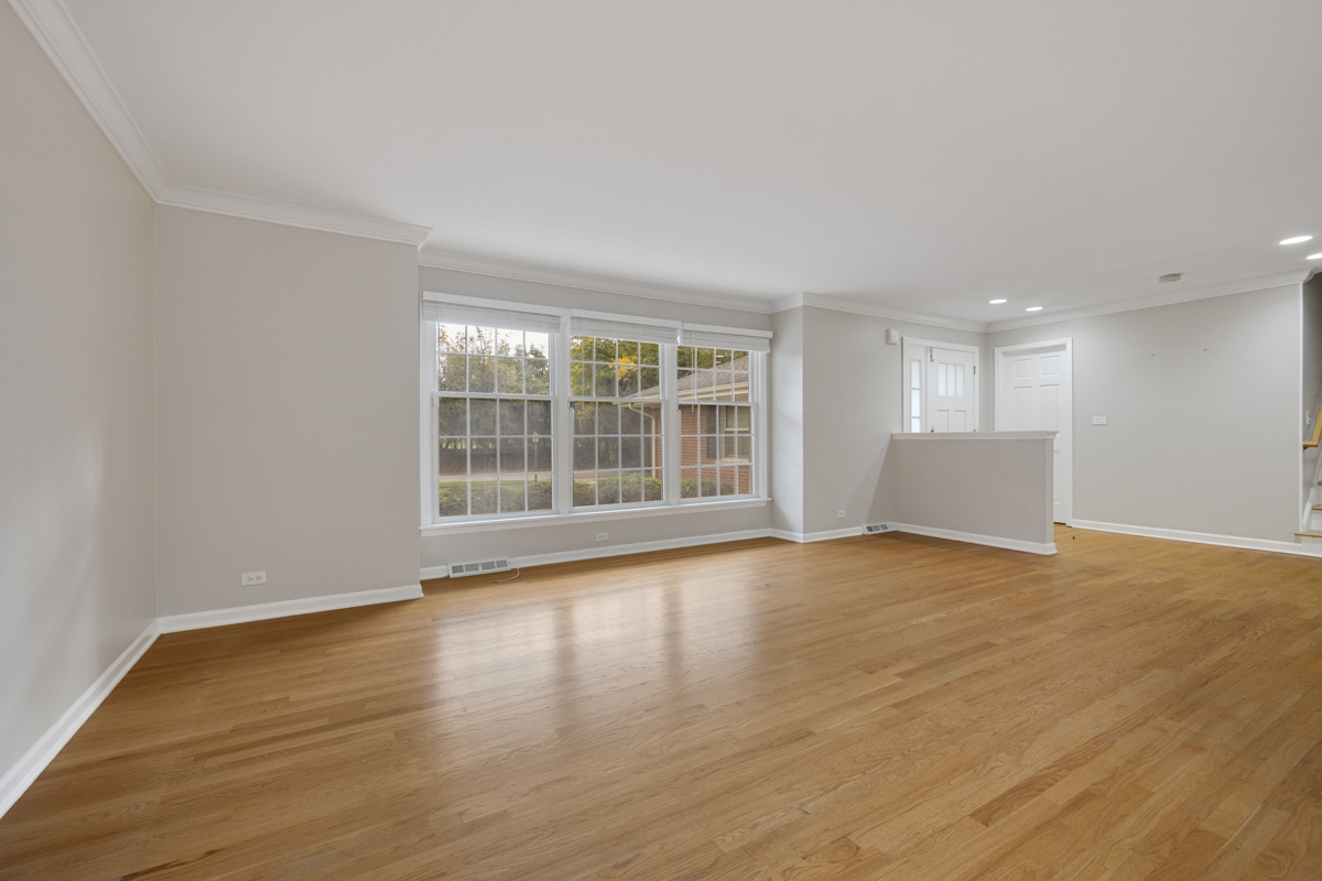 2206 W Lawrence Lane Property Photo 6