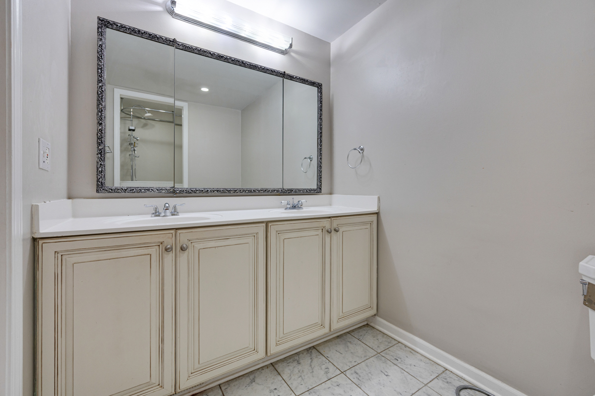 2206 W Lawrence Lane Property Photo 19