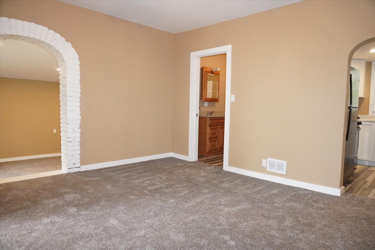117 Clark Street Property Photo 8